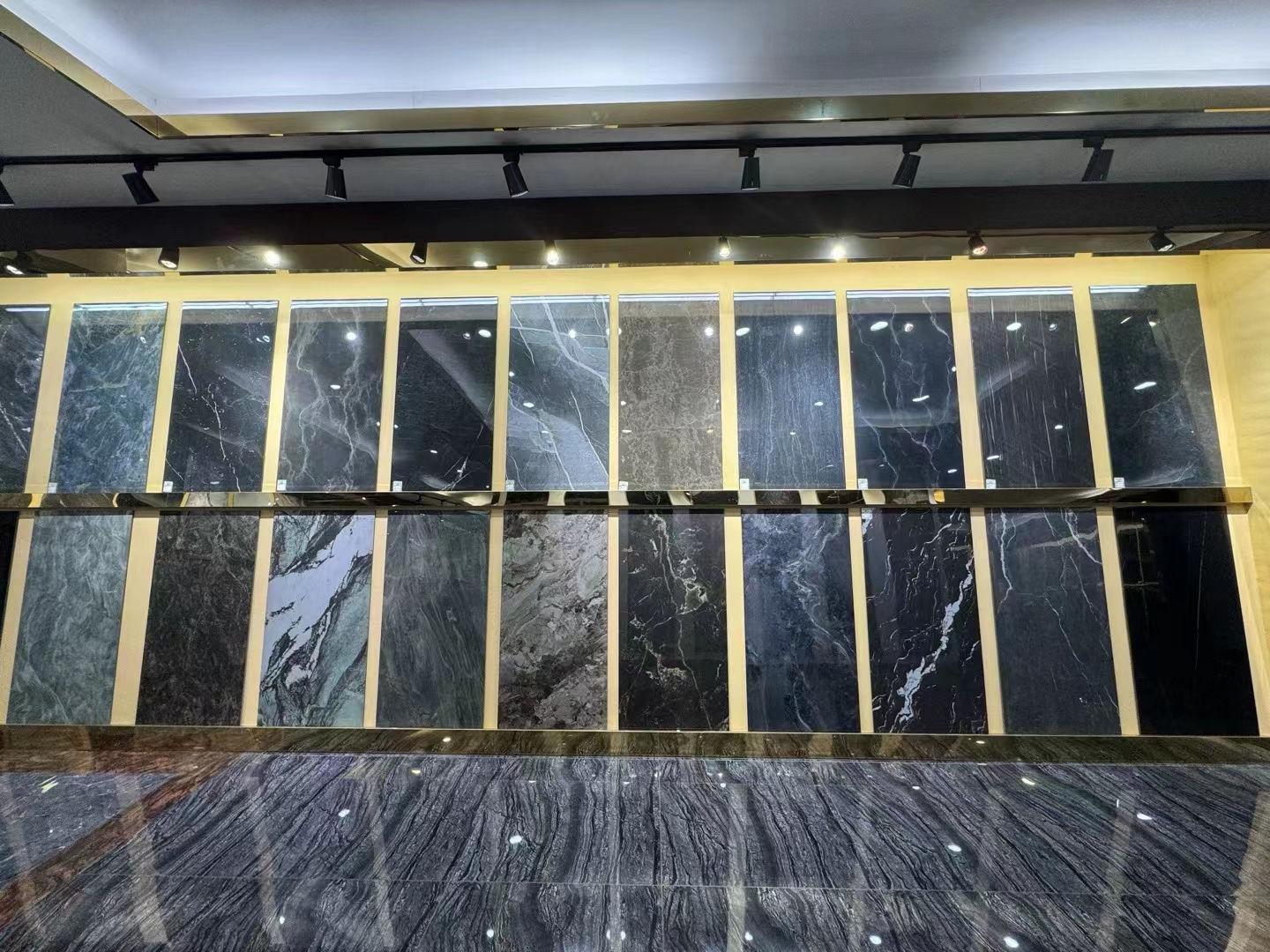 بلاط بورسلين مزجج ذو لون داكن